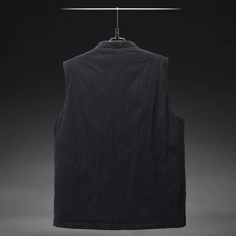 Етническа пухена жилетка с поло яка, съдържание на пух 91–95%, пълнеж 80