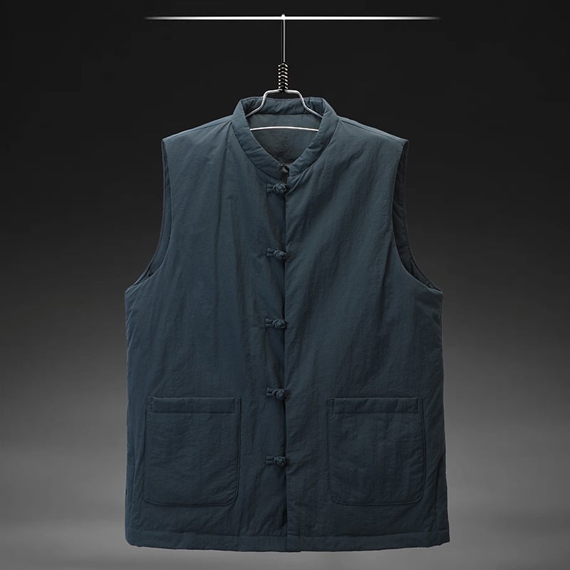 Етническа пухена жилетка с поло яка, съдържание на пух 91–95%, пълнеж 80