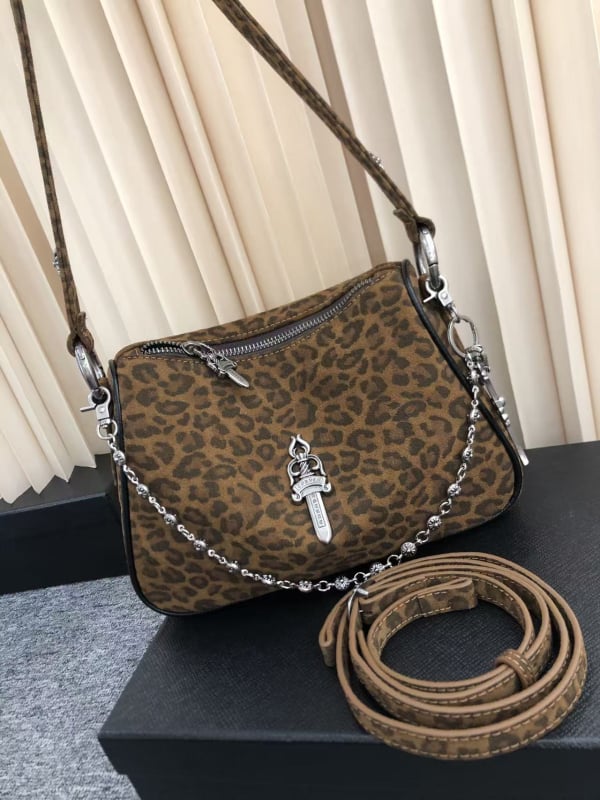 Velur torbica s leopard printom i križnim motivom, ulični stil, horizontalni kvadratni oblik, zatvaranje na zip, unutarnji džep sa zipom i džep za mobitel