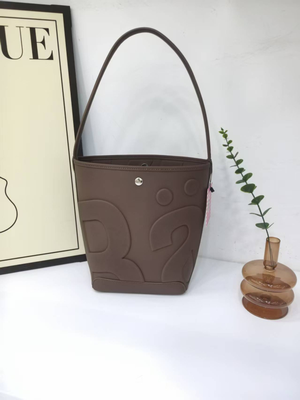 Geantă Ra tip găleată, din fibră super, închidere magnetică, toamnă 2025