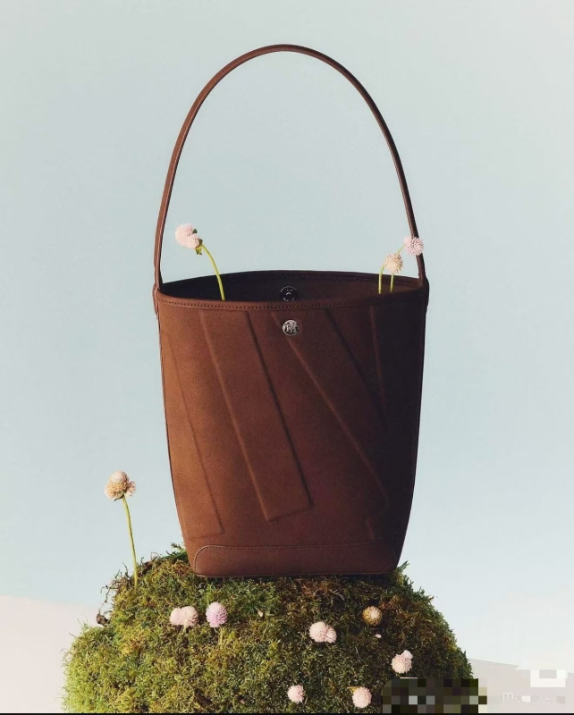 Geantă Ra tip găleată, din fibră super, închidere magnetică, toamnă 2025