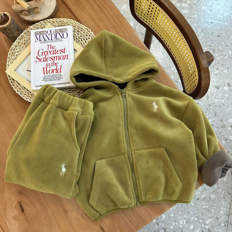 Gyerek téli kapucnis két részes szett: dzseki cipzárral és nadrág; vast bélés, 90% pamut