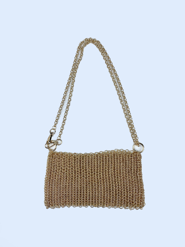 Crossbody torba za telefon, gradski stil, metalna, pletena tekstura, vodoravni kvadratni oblik, otvoreni gornji dio