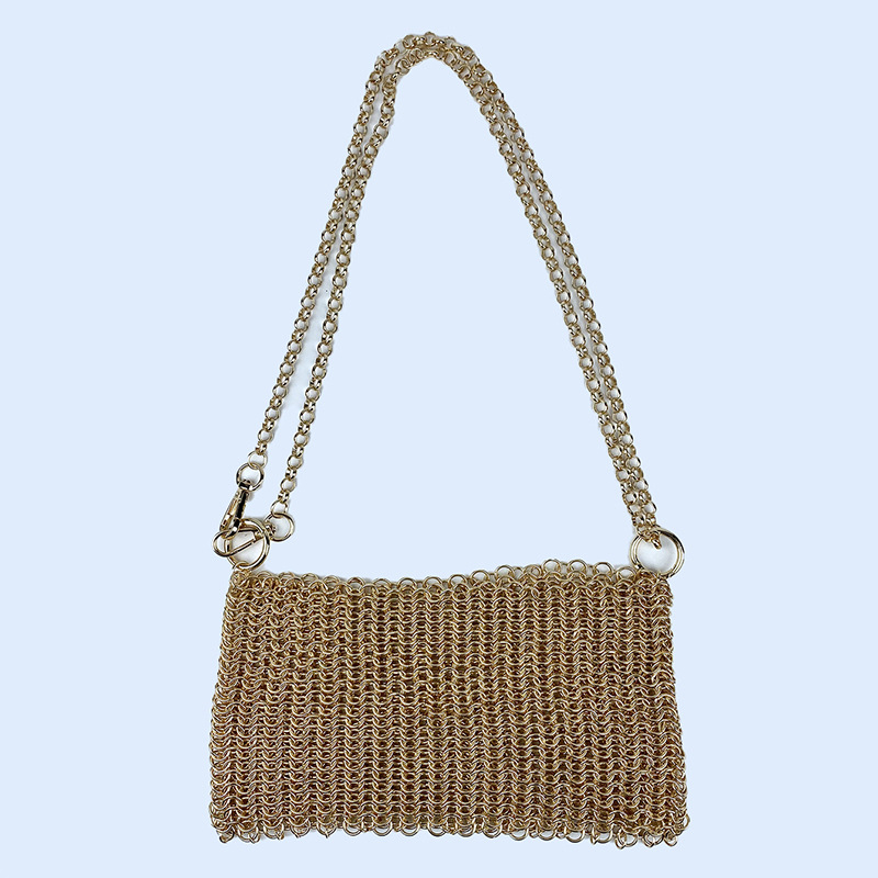 Crossbody torba za telefon, gradski stil, metalna, pletena tekstura, vodoravni kvadratni oblik, otvoreni gornji dio