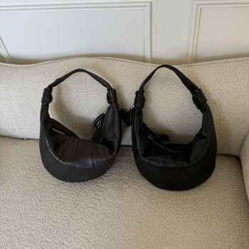 Geantă tip gălușă din piele naturală, exterior din piele de oaie, căptușeală poliester, închidere cu fermoar, buzunar interior cu fermoar, curea de umăr simplă