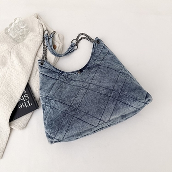 Denim városi táska függőleges négyzet alakú, cipzárral, telefontartó zsebbel, belső patch zsebbel