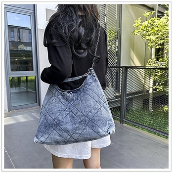 Denim városi táska függőleges négyzet alakú, cipzárral, telefontartó zsebbel, belső patch zsebbel