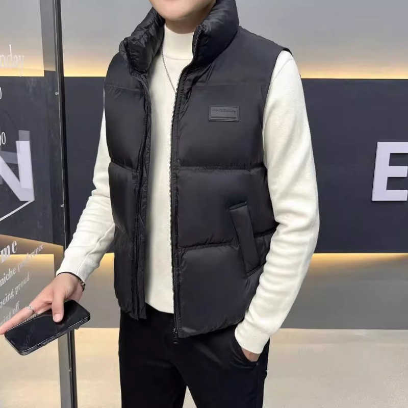 Мъжки пухен елек - къс модел, Stand-up яка, Свободен силует, Закопчаване с връзки, Полиестер