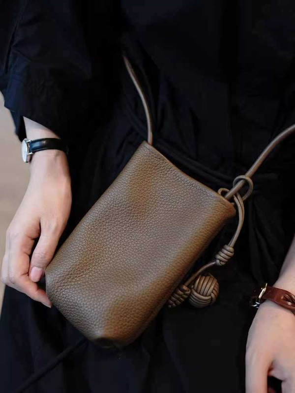 Torba za mobitel, PU materijal, magnetsko zatvaranje, uspravni kvadratni oblik, unutarnji džep za telefon, ulični stil