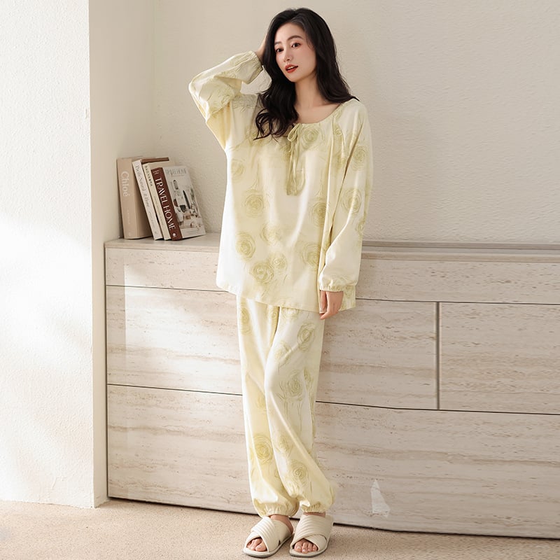 Női elasztikus pamut pizsamaszett mellkasbetéttel, kerek nyakú, hosszú ujjú