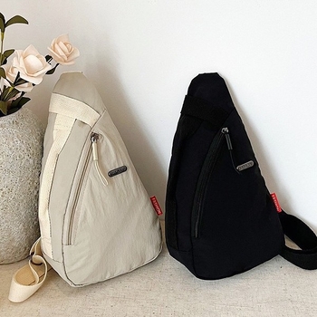 PU crossbody torba s zatvaranjem na zip, unutarnji džepovi za telefon i dokumente, unutarnja džepica, poliester podstava, gradski minimalistički stil
