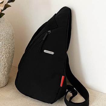 PU crossbody torba s zatvaranjem na zip, unutarnji džepovi za telefon i dokumente, unutarnja džepica, poliester podstava, gradski minimalistički stil