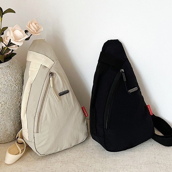 PU crossbody torba s zatvaranjem na zip, unutarnji džepovi za telefon i dokumente, unutarnja džepica, poliester podstava, gradski minimalistički stil
