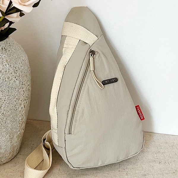 PU crossbody torba s zatvaranjem na zip, unutarnji džepovi za telefon i dokumente, unutarnja džepica, poliester podstava, gradski minimalistički stil