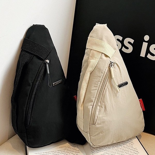 PU crossbody torba s zatvaranjem na zip, unutarnji džepovi za telefon i dokumente, unutarnja džepica, poliester podstava, gradski minimalistički stil