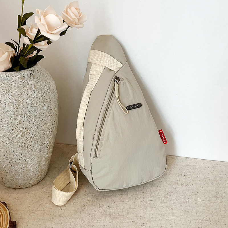 PU crossbody torba s zatvaranjem na zip, unutarnji džepovi za telefon i dokumente, unutarnja džepica, poliester podstava, gradski minimalistički stil