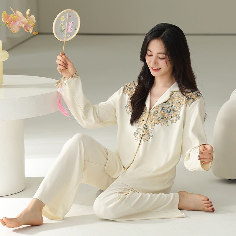 Cardigan-stílusú pizsama készlet, hosszú ujjú, galléros, pamut-Lycra keverék, könnyű és légáteresztő, 95–100% pamut, 181–200 g/m2, tavaszra és őszre