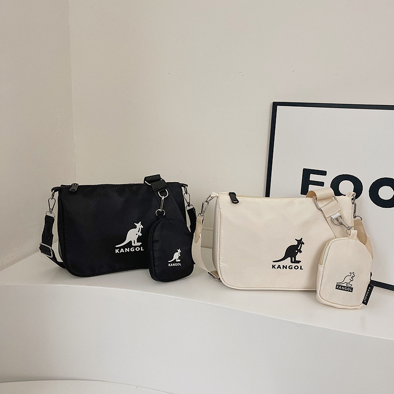 Ženska crossbody torbica od najlona, vodoravnog kvadratnog oblika, zatvaranje na zip, unutarnji džepovi za telefon i identifikacijsku karticu, podstava od poliestera