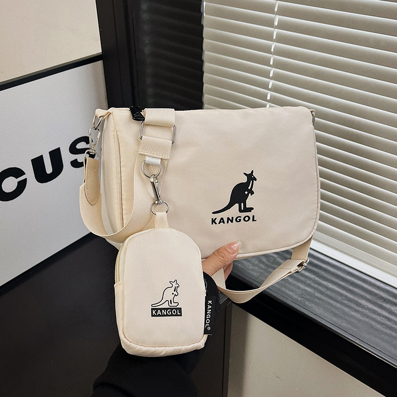 Ženska crossbody torbica od najlona, vodoravnog kvadratnog oblika, zatvaranje na zip, unutarnji džepovi za telefon i identifikacijsku karticu, podstava od poliestera