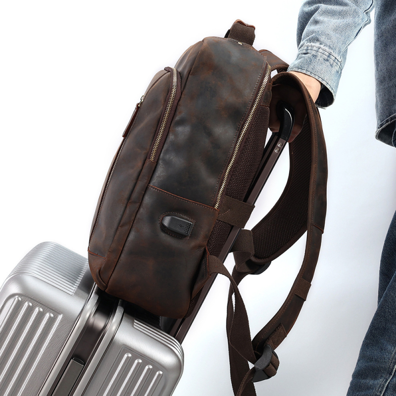 Pravá kožená taška na notebook 15,6-palcový, objem pod 20 L, USB port, odolný chrbtový panel