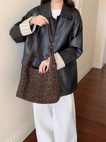 Geantă crossbody cu imprimeu leopard, PU - formă pătrată verticală, închidere magnetică, buzunar pentru telefon (Toamnă 2025)