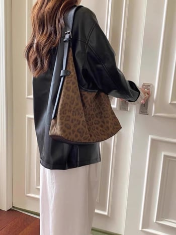 Geantă crossbody cu imprimeu leopard, PU - formă pătrată verticală, închidere magnetică, buzunar pentru telefon (Toamnă 2025)