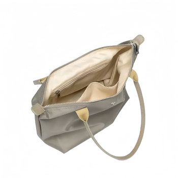 Geantă Tote din nylon, stil unisex, deschidere cu fermoar, exterior tridimensional, buzunare interioare: buzunar cu fermoar și buzunar pentru telefon.