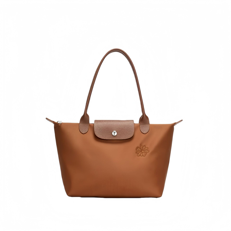 Geantă Tote din nylon, stil unisex, deschidere cu fermoar, exterior tridimensional, buzunare interioare: buzunar cu fermoar și buzunar pentru telefon.