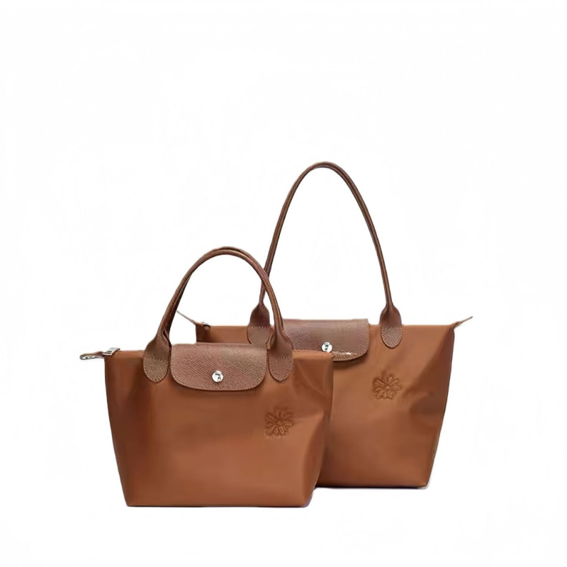 Geantă Tote din nylon, stil unisex, deschidere cu fermoar, exterior tridimensional, buzunare interioare: buzunar cu fermoar și buzunar pentru telefon.