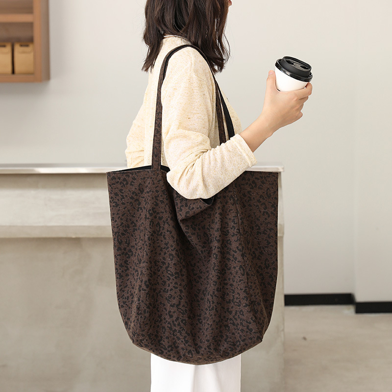 Torba Tote u gradskom stilu s leopard uzorkom, materijal poliester-pamuk, podstava od najlona