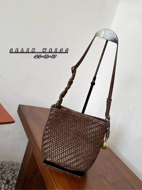 PU bucket torba, tkanina, gradski stil, crossbody, najlonska podstava, otvoren gornji dio, unutarnji džepovi sa zatvaračima, džep za telefon i ID