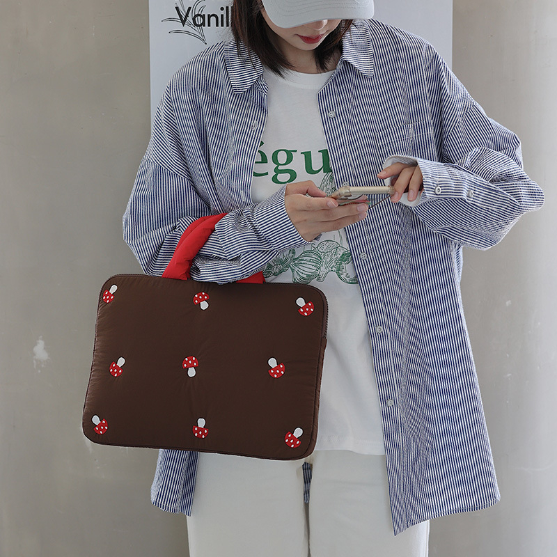 Torba za laptop preko ramena s izvezenim motivom gljive - lagana, prozračna poliesterska tkanina, geometrijski uzorak