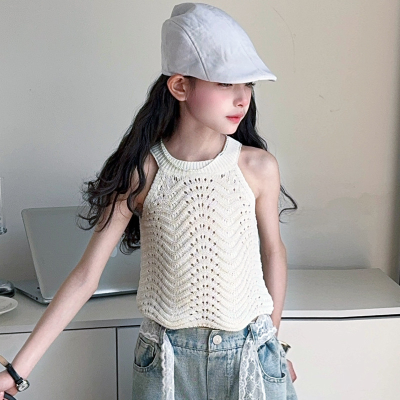 Детски летен двучастен комплект за момичета в корейски стил: безръкавно елече с дантела и изрязани детайли, разкъсани дънки, полиестерова тъкан 30%