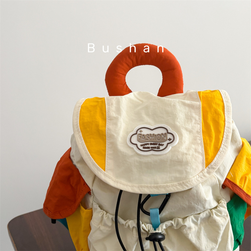 Gyerek hátizsák karikatúra családi stílussal – nylon, vízálló, lopás elleni védelem, bővíthető kapacitás, görbült vállpántok