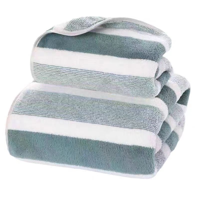 Dječji kupaći ručnik od Coral Fleece materijala, 32s pređa, 200–300 g, završna obrada šavom i velurom, veličina podesiva