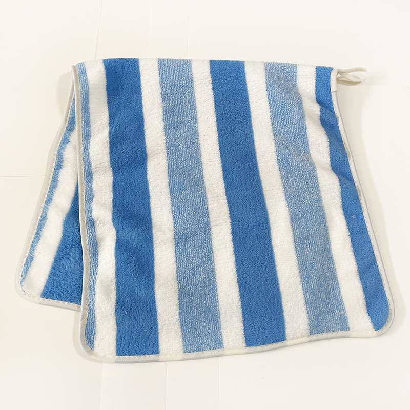 Dječji kupaći ručnik od Coral Fleece materijala, 32s pređa, 200–300 g, završna obrada šavom i velurom, veličina podesiva