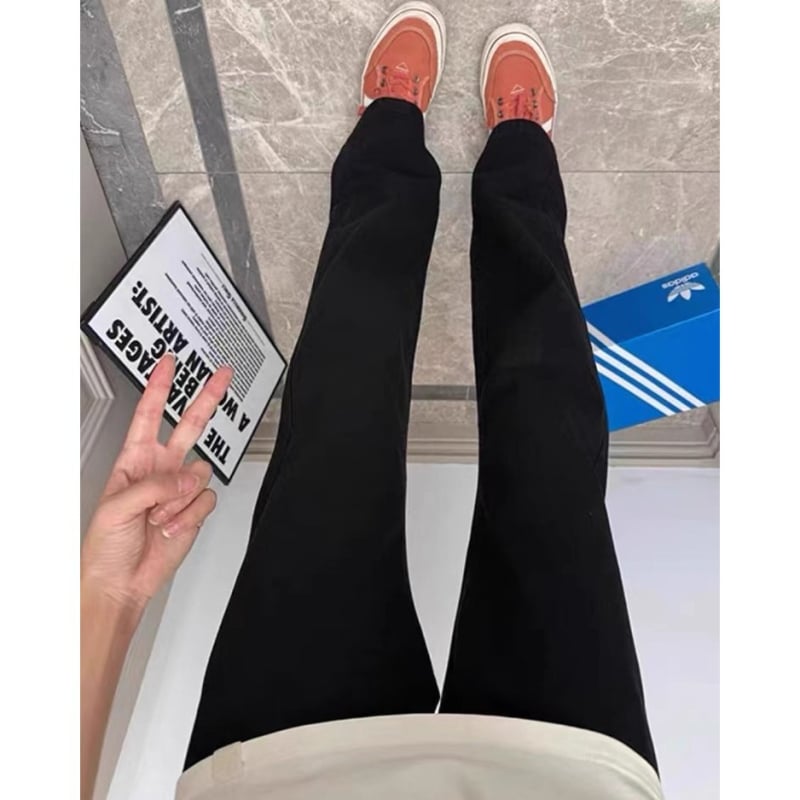 Traperice u američkom stilu, ravni kroj, srednji pojas, zatvarač, bez bora