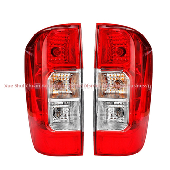 Zadné svetlo Nissan Navara NP300 D23 - halogén, 12V, kompatibilné s Nissan Navara pickup, Čísla dielov 26550-4kh0a/26555-4kh0a, 26550-4ja0a/26555-4ja