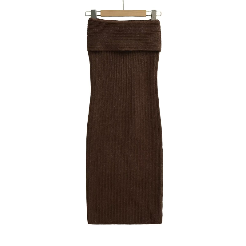 Duga pamukna suknja koja prianja uz bokove, stil ulične mode, jednobojni uzorak, sadržaj pamuka 30–50%.