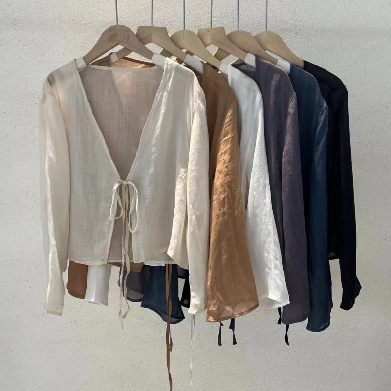 Női ramie-konop keverékű ing kínai stílusban, hosszú ujjak, V-nyakú, kötős záródás, rövid hosszúság