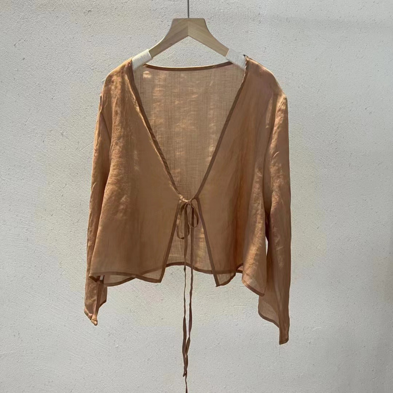 Női ramie-konop keverékű ing kínai stílusban, hosszú ujjak, V-nyakú, kötős záródás, rövid hosszúság