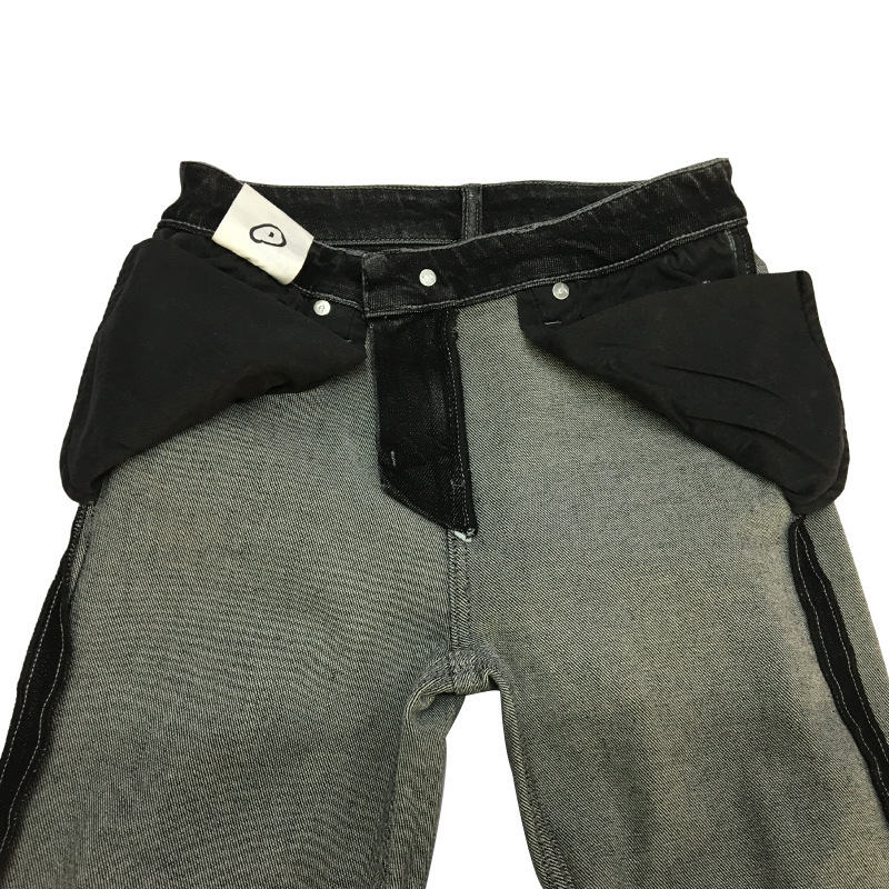 Traperice s visokim strukom, ravni kroj, elastični denim; glavni materijal: vlakna vinil klorid 71–80% + pamuk 10–29%; podstava pamuk 10–29%.