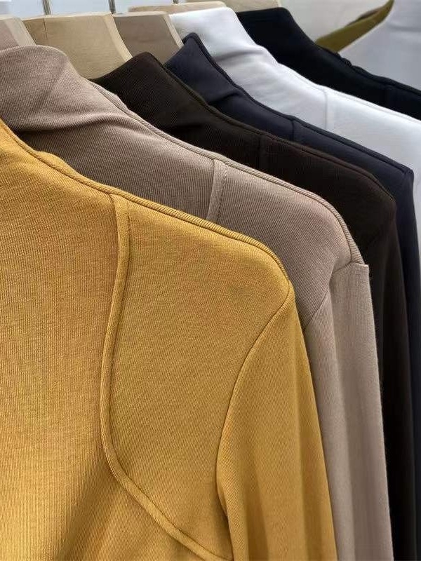 Majica s dugim rukavima, pamukova vlakna, monokromatski uzorak, ravni i elegantan stil, polu-visoki ovratnik