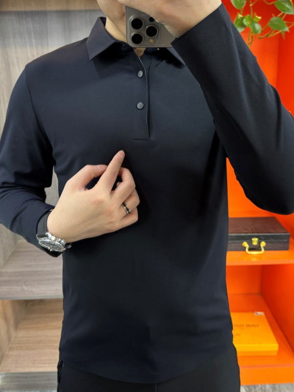 Ανδρικό πόλο με γιακά τύπου λαπέλ, μακριά μανίκια, εσωτερική φλίς επένδυση, ύφασμα από μίγμα βαμβακιού, στενή γραμμή