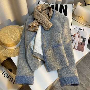 Puhasti kaput s poliester tkaninom, standardna duljina, okrugli ovratnik, gumbi u jednom redu, elegantan gradski stil