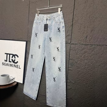 Džinsi: srednja visina struka, straight kroj, pamučni denim, srednje debljine, blaga elastičnost (90–95% pamuk; 30–50% drugi materijal)