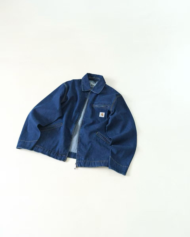 Denim jakna u japanskom retro stilu s reverom (lapel) ovratnikom, zatvaračem, slobodan kroj, dugi rukavi, bočne džepove, jednobojna tkanina