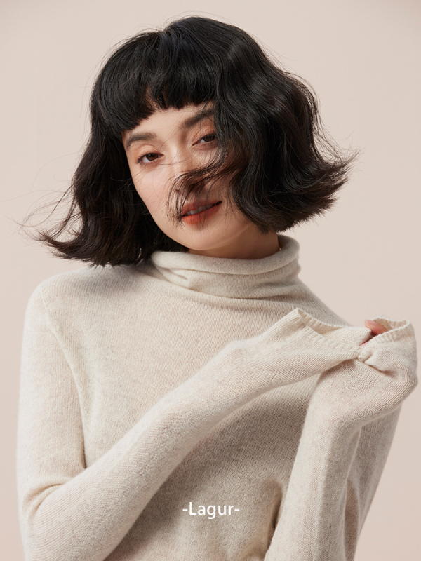 Džemper s kapuljom od kašmira - visokim ovratnikom, uskim krojem, debelim pletenim (kašmír; visok ovratnik; kapulja; uski kroj; debelo pletenje)