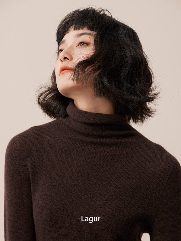 Džemper s kapuljom od kašmira - visokim ovratnikom, uskim krojem, debelim pletenim (kašmír; visok ovratnik; kapulja; uski kroj; debelo pletenje)