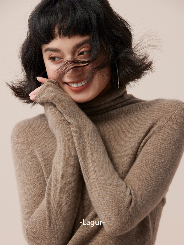 Džemper s kapuljom od kašmira - visokim ovratnikom, uskim krojem, debelim pletenim (kašmír; visok ovratnik; kapulja; uski kroj; debelo pletenje)